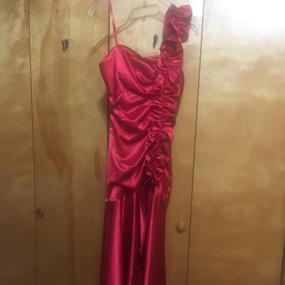 Evening Gown Prom Homecoming - Picture 1 of 6